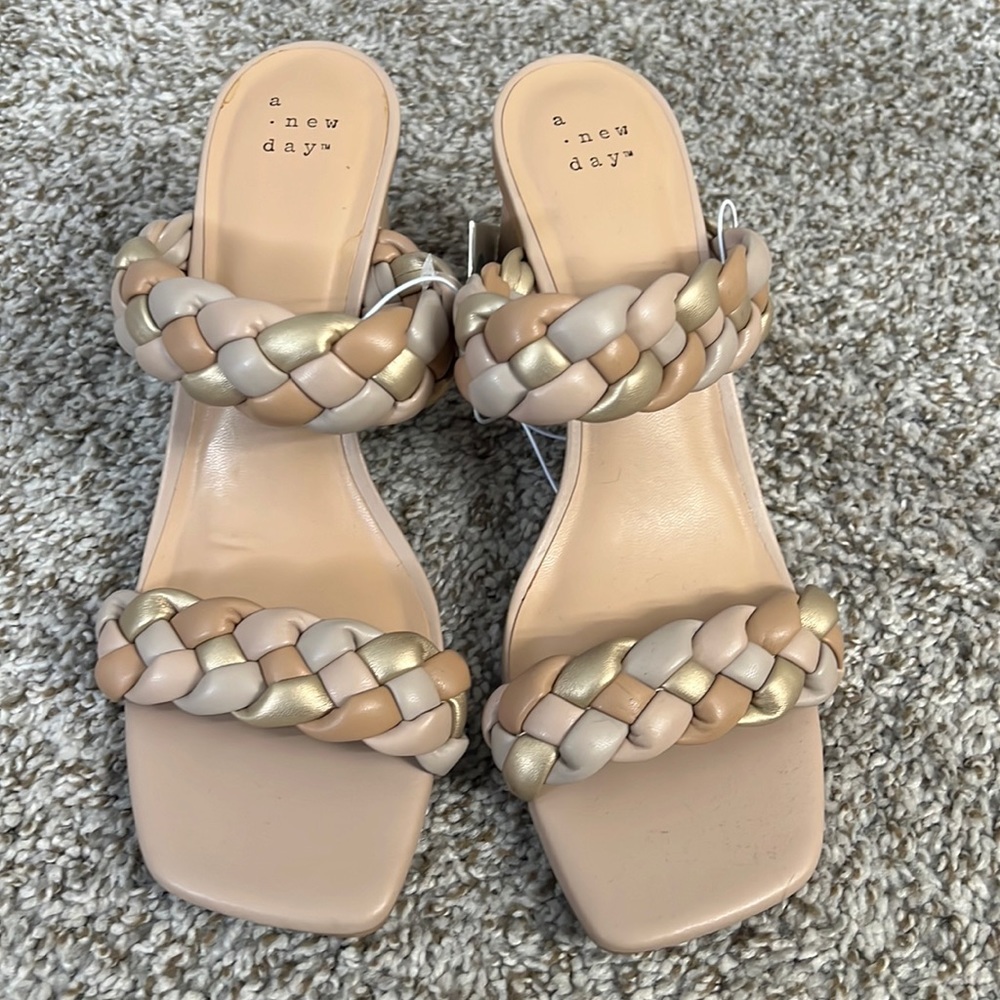 Brand new with Tags tan heals!!